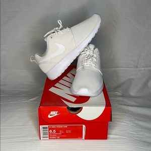 Nike White Roshe One Women’s Sneakers